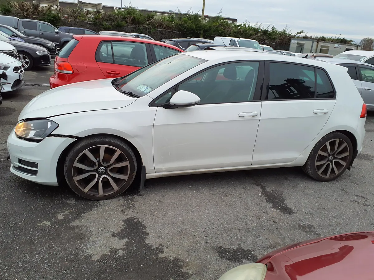 2015 Volkswagen Golf R - Image 3