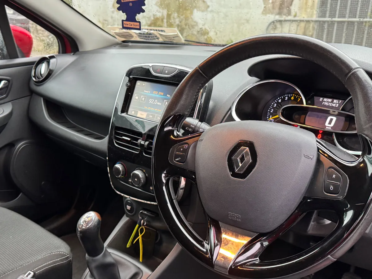 Renault Clio ideal starter car - Image 4