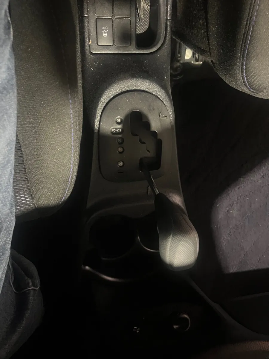 Toyota vitz auto 161 - Image 3