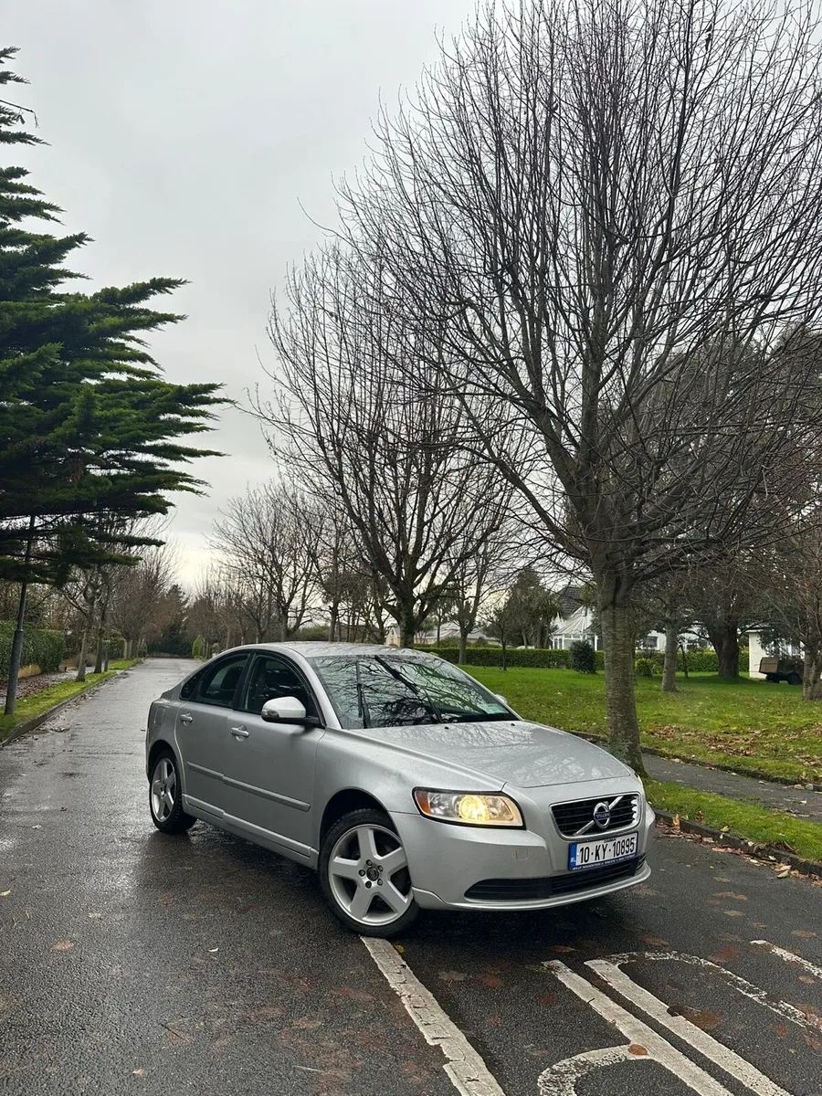 2010 Volvo s40 R Design - Image 1