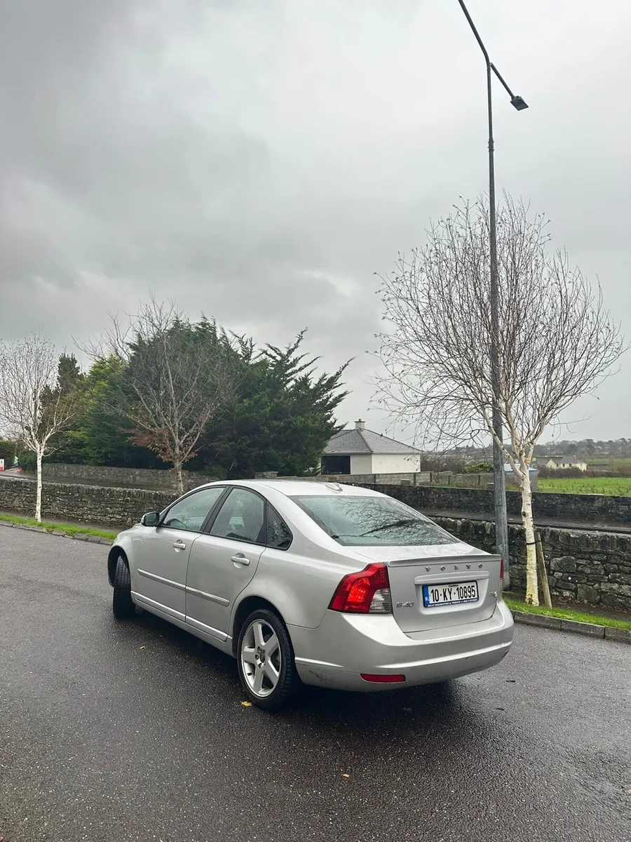 2010 Volvo s40 R Design - Image 2