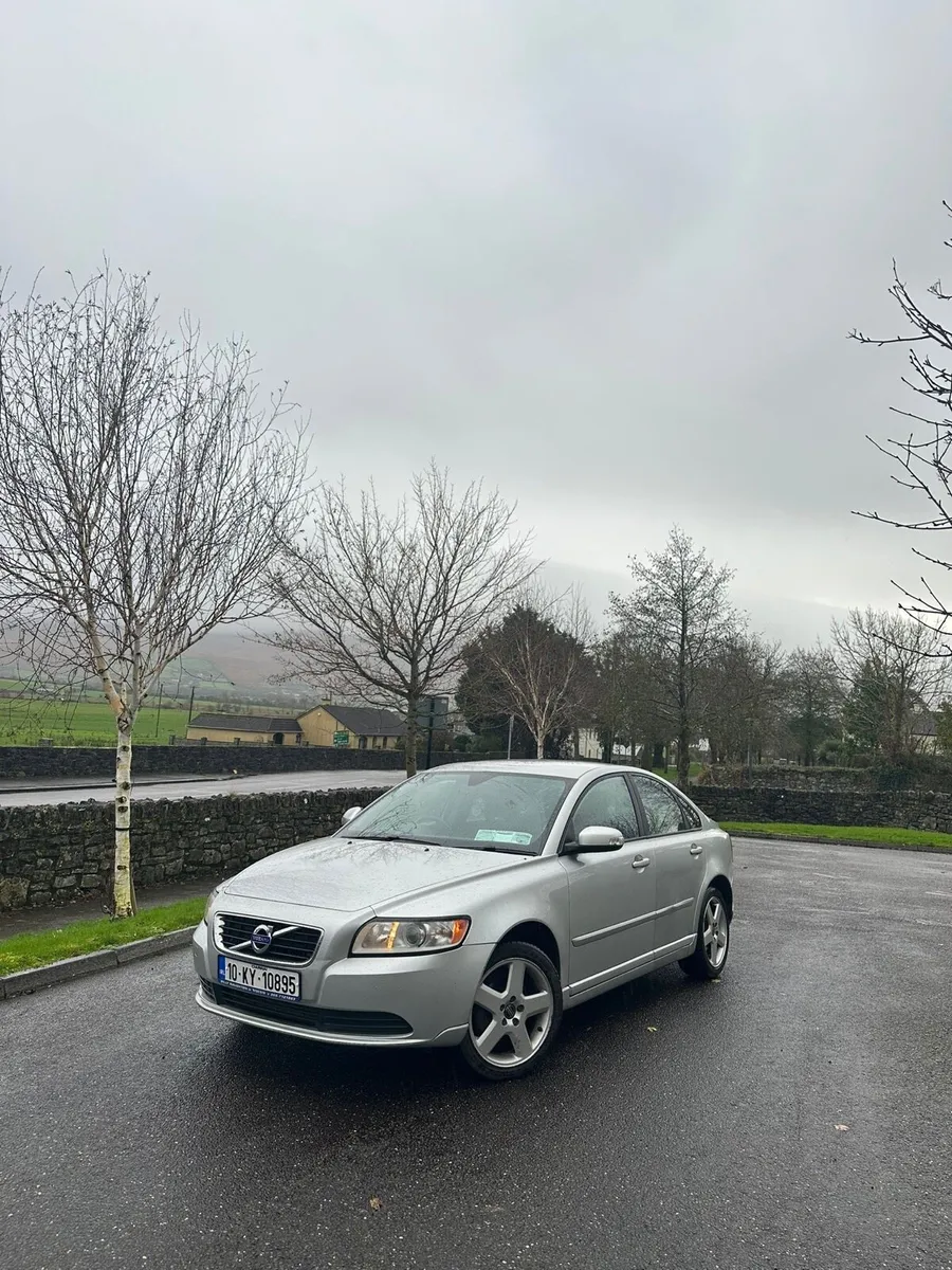 2010 Volvo s40 R Design - Image 3