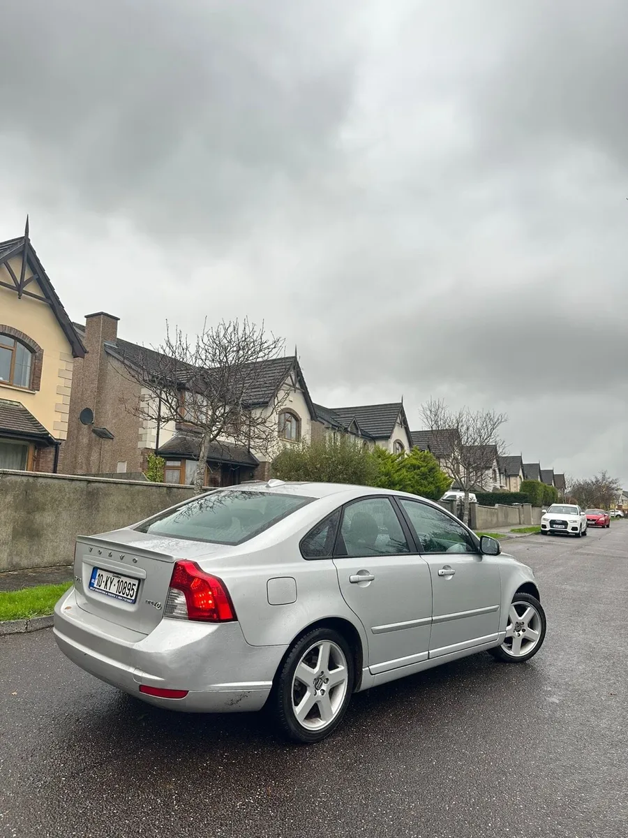 2010 Volvo s40 R Design - Image 4