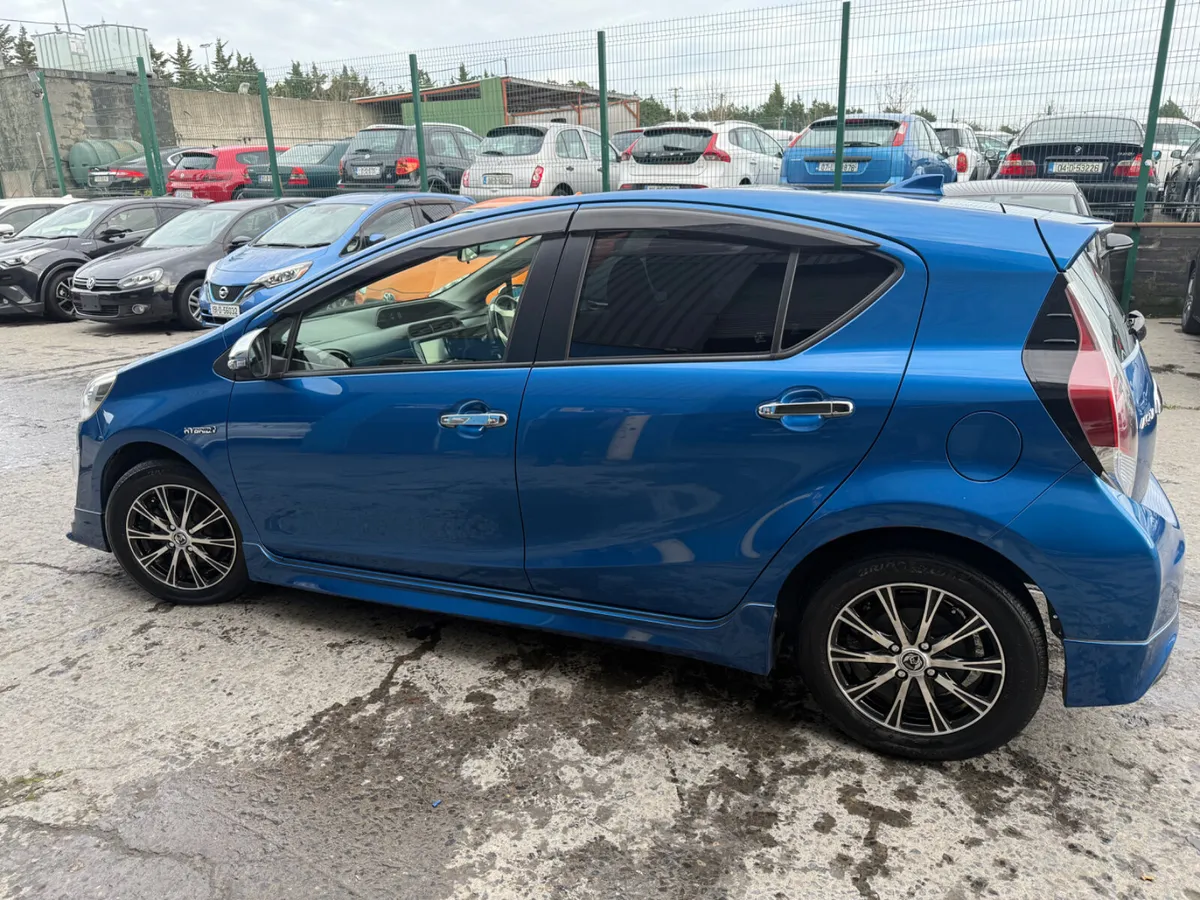 2015 Toyota Aqua Hybrid Automatic/Leather Spec - Image 4