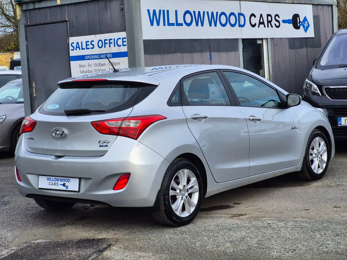 Hyundai i30  5dr1.6crdi deluxe 2015 - Image 2