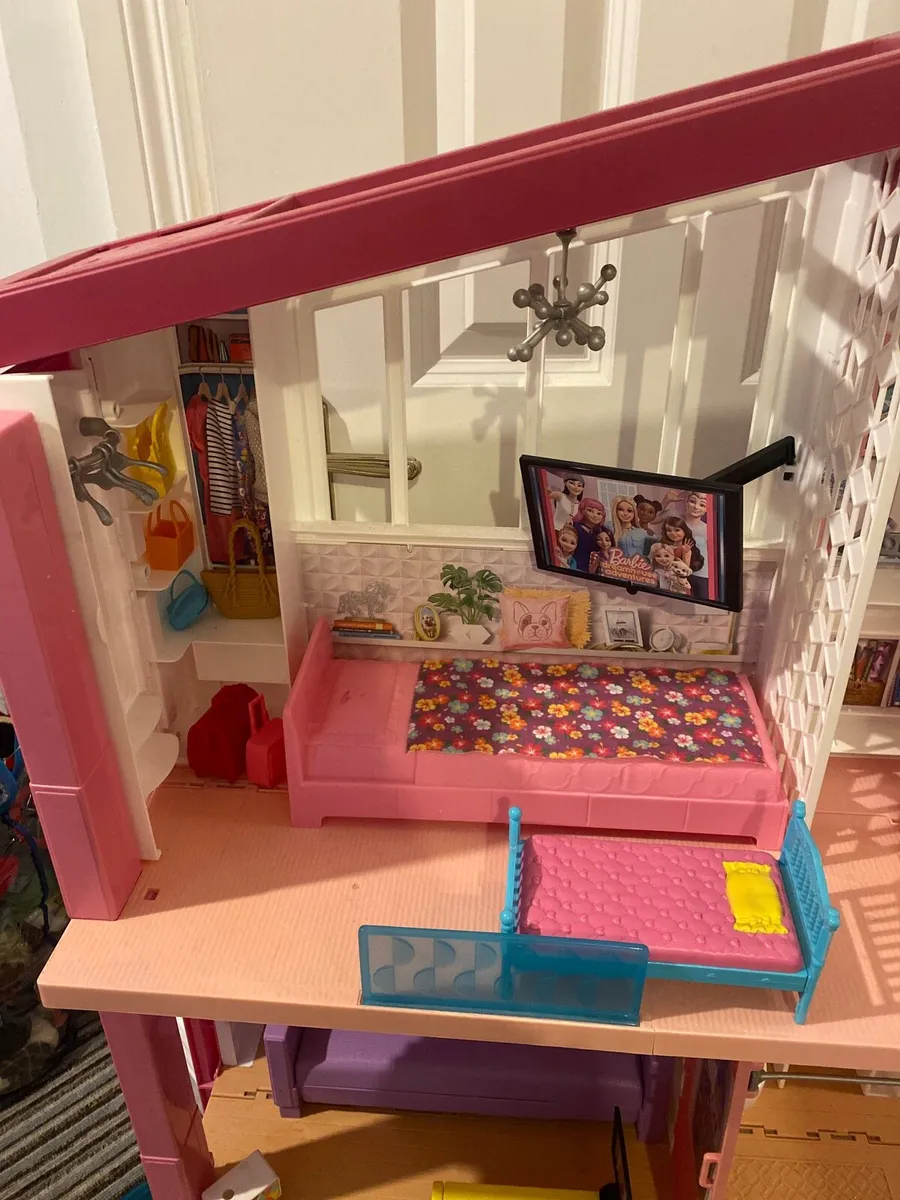 Barbie Dreamhouse and accessories - Image 2