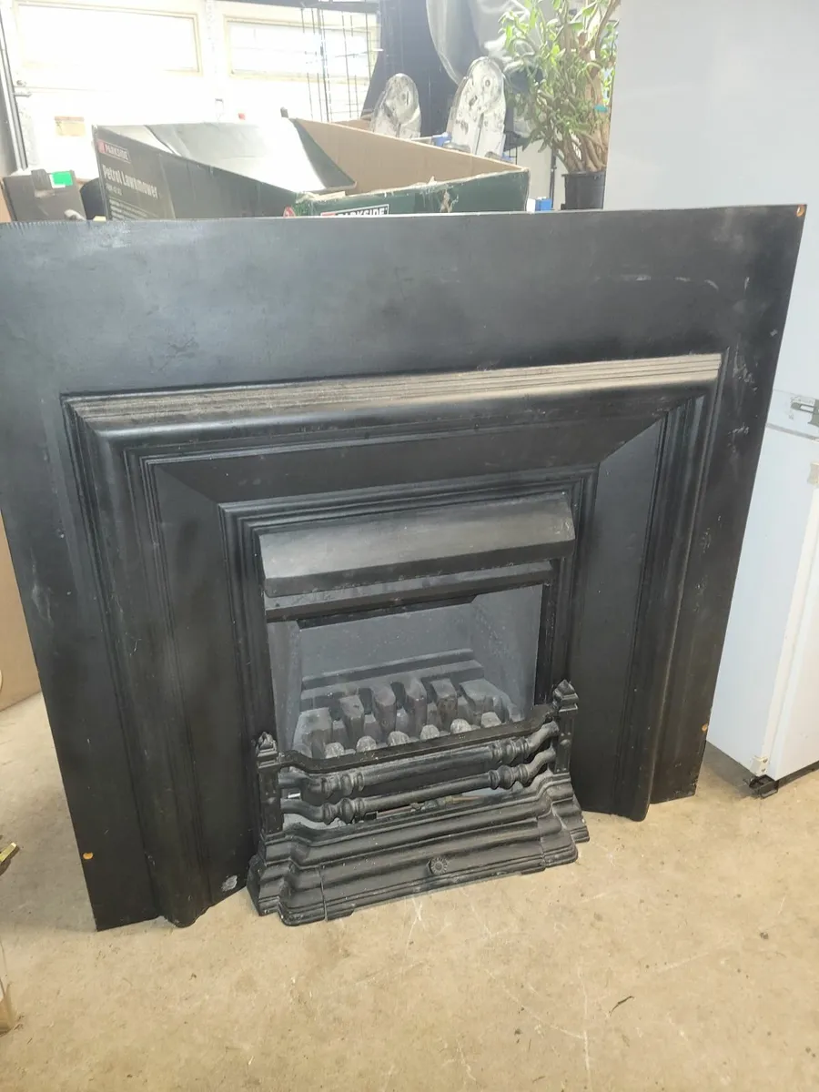 Gas Fire & cast iron surround - Image 1
