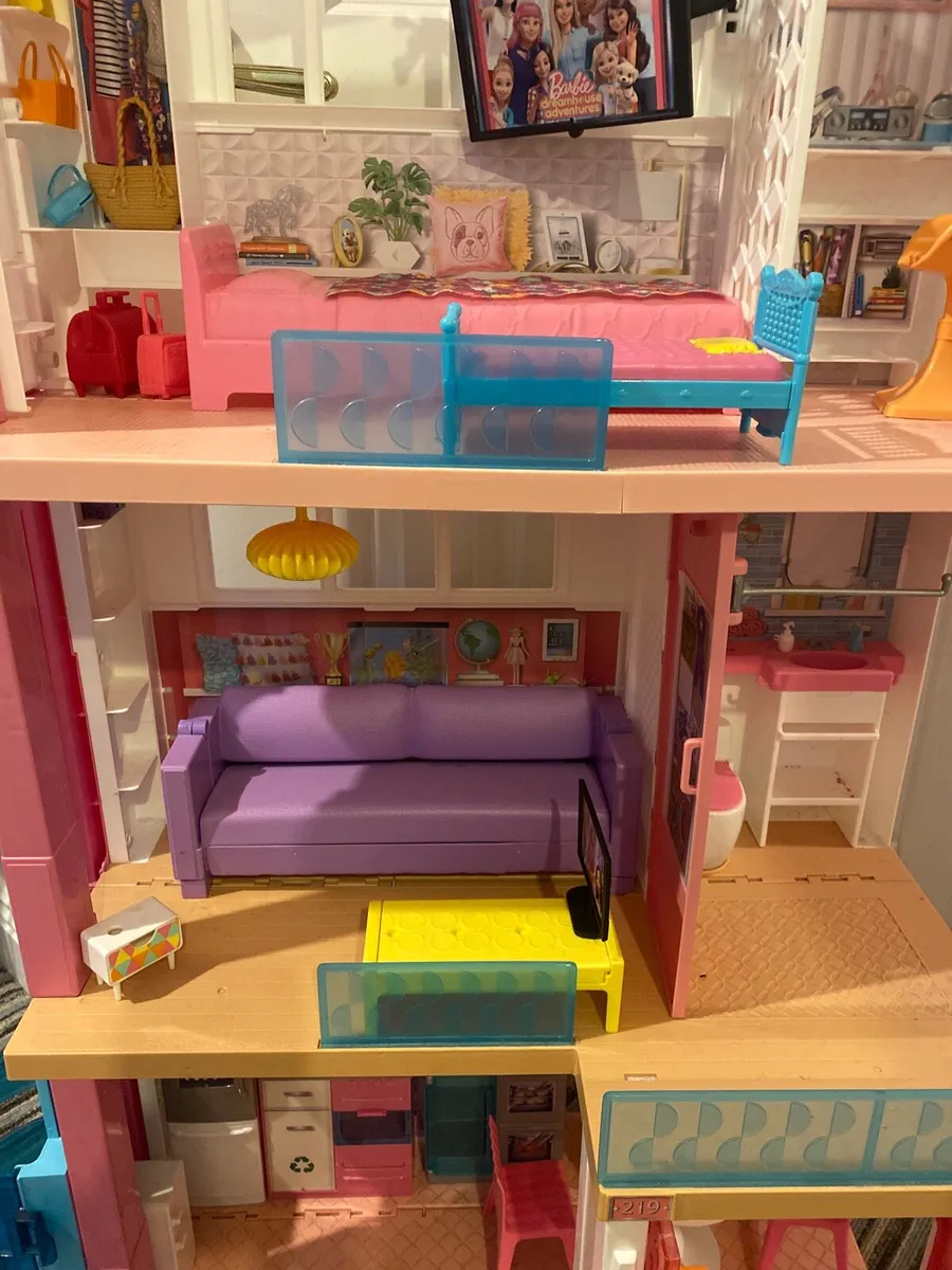 Barbie Dreamhouse and accessories - Image 4