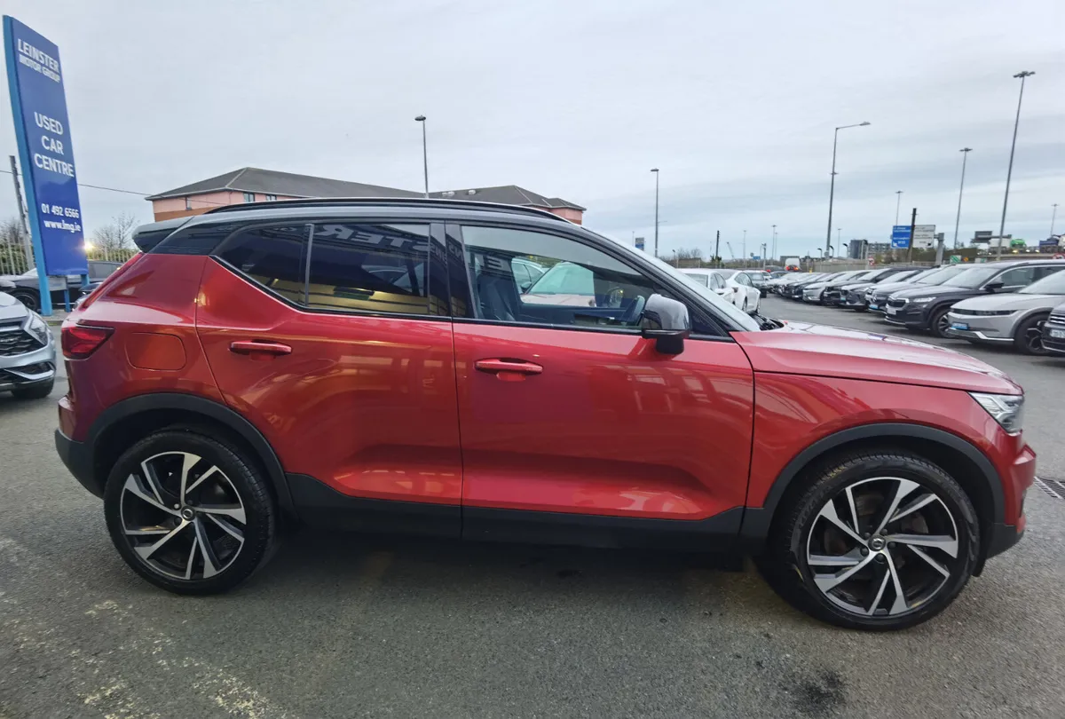 VOLVO XC40 RECHARGE T5 R-DESIGN PRO PHEV - Image 4