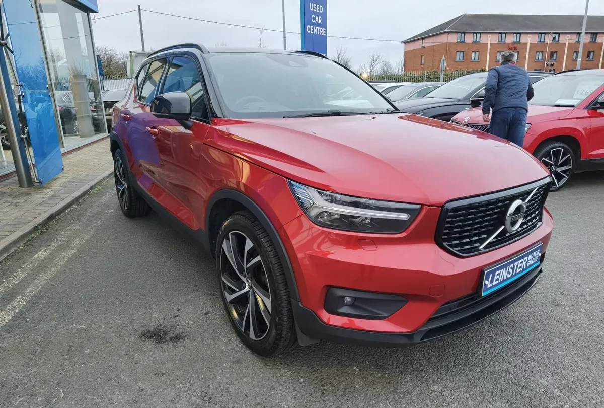 VOLVO XC40 RECHARGE T5 R-DESIGN PRO PHEV - Image 3