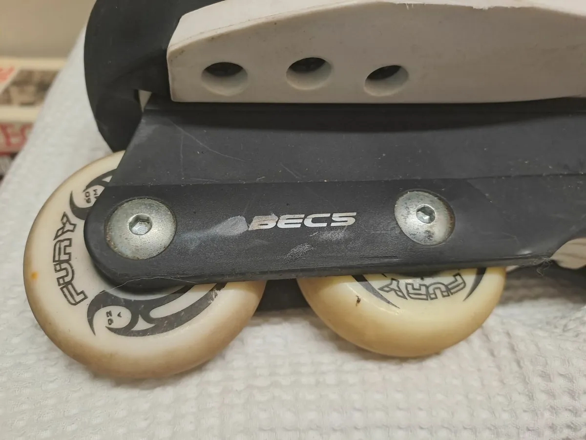 Bladerunner skates size 6 - Image 2