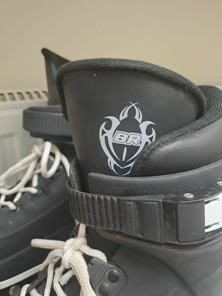 Bladerunner skates size 6 - Image 3
