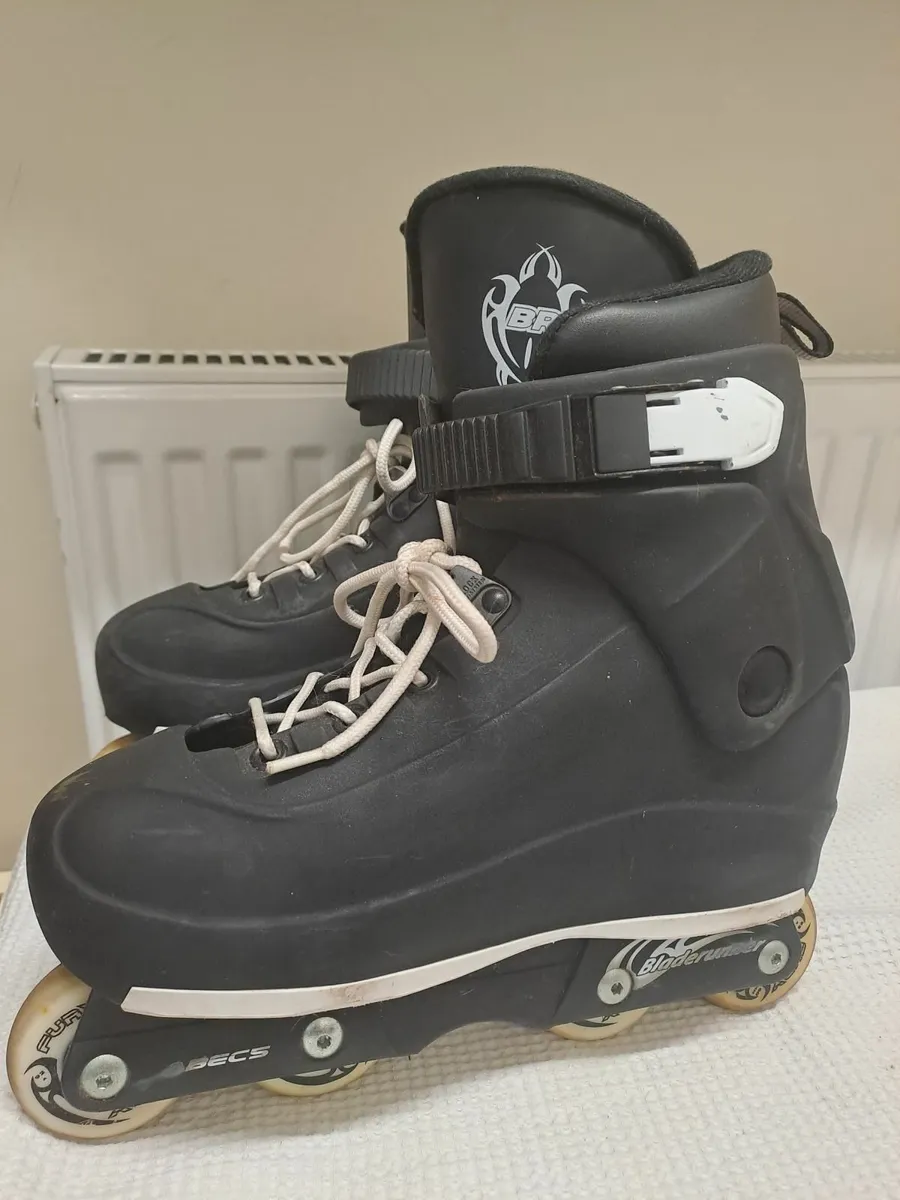Bladerunner skates size 6 - Image 1