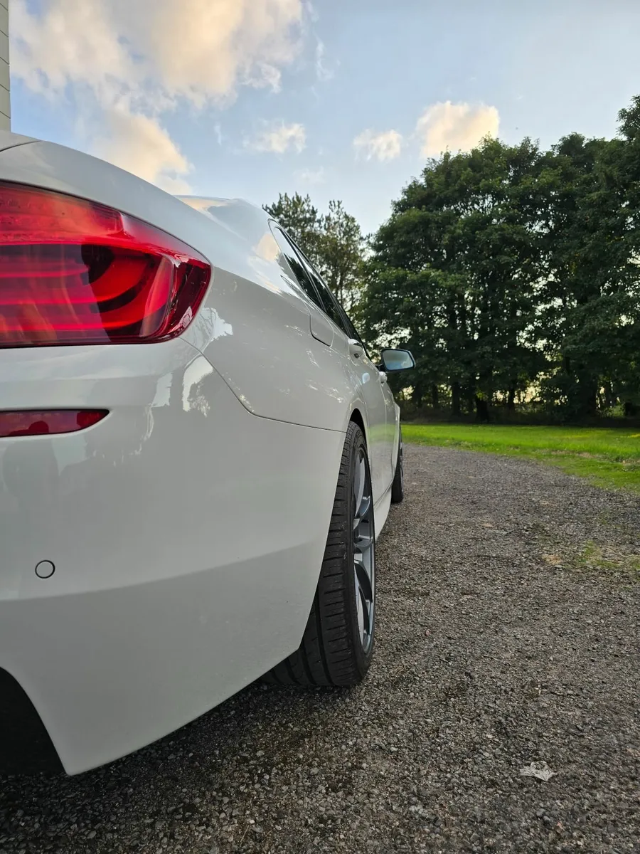 BMW 5-Series 2013 - Image 2