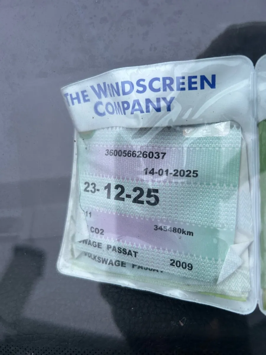 Volkswagen Passat 2009 - Image 2