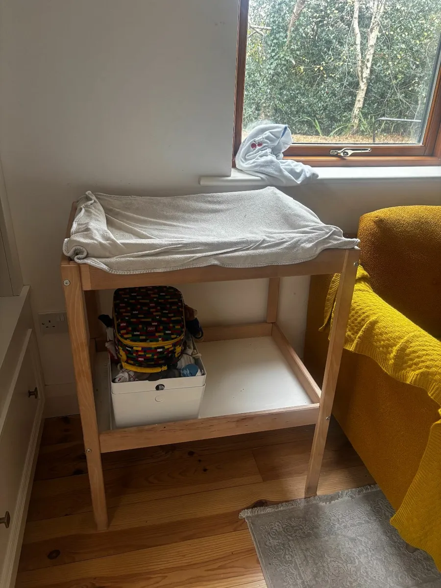 FREE - Changing table - Image 3