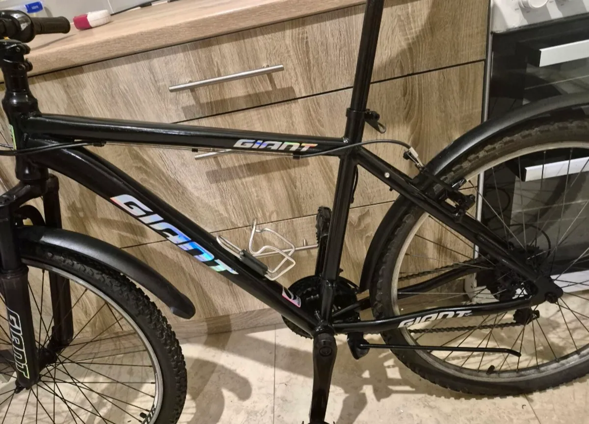 ADULTS GIANT BIKE 20"FRAME FANTASTIC CONDITION - Image 2