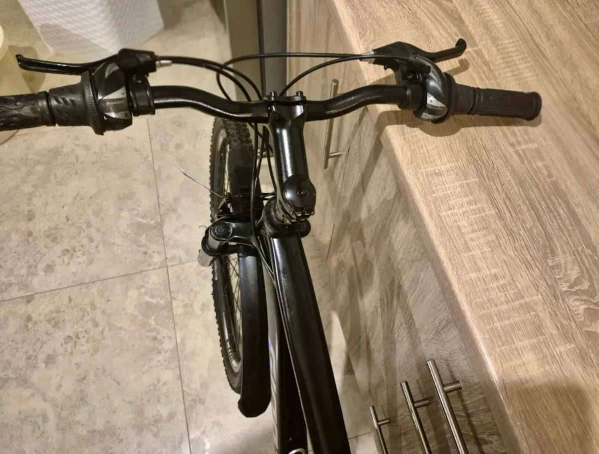 ADULTS GIANT BIKE 20"FRAME FANTASTIC CONDITION - Image 4