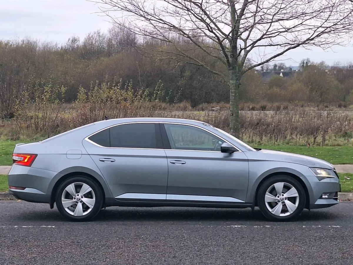 SKODA SUPERB 2.0 TDI • TOP SPEC • - Image 2
