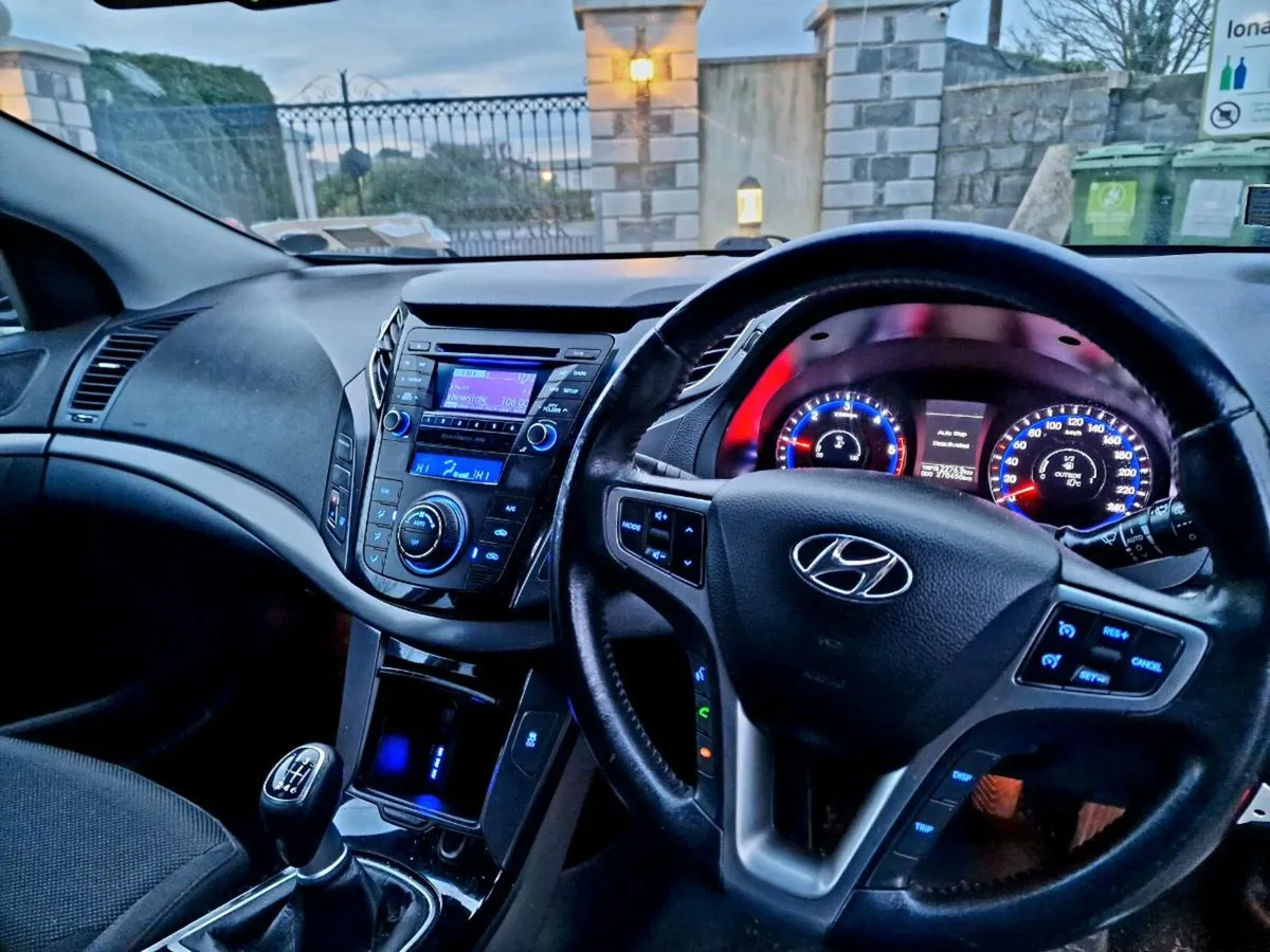 2011 HYUNDAI I40 PREMIUM LUXURY ESTATE *1 YR NCT* - Image 2