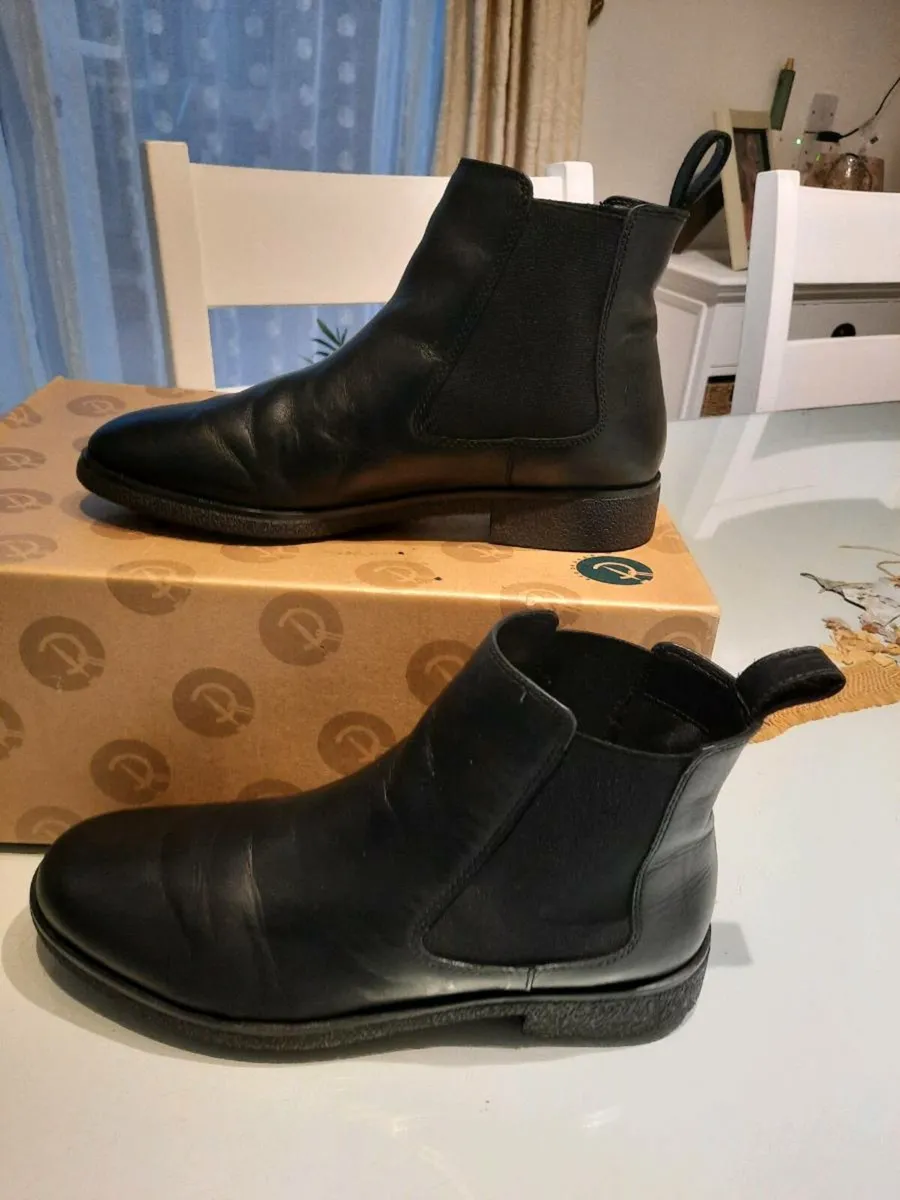 Clarks black leather  boots - Image 3