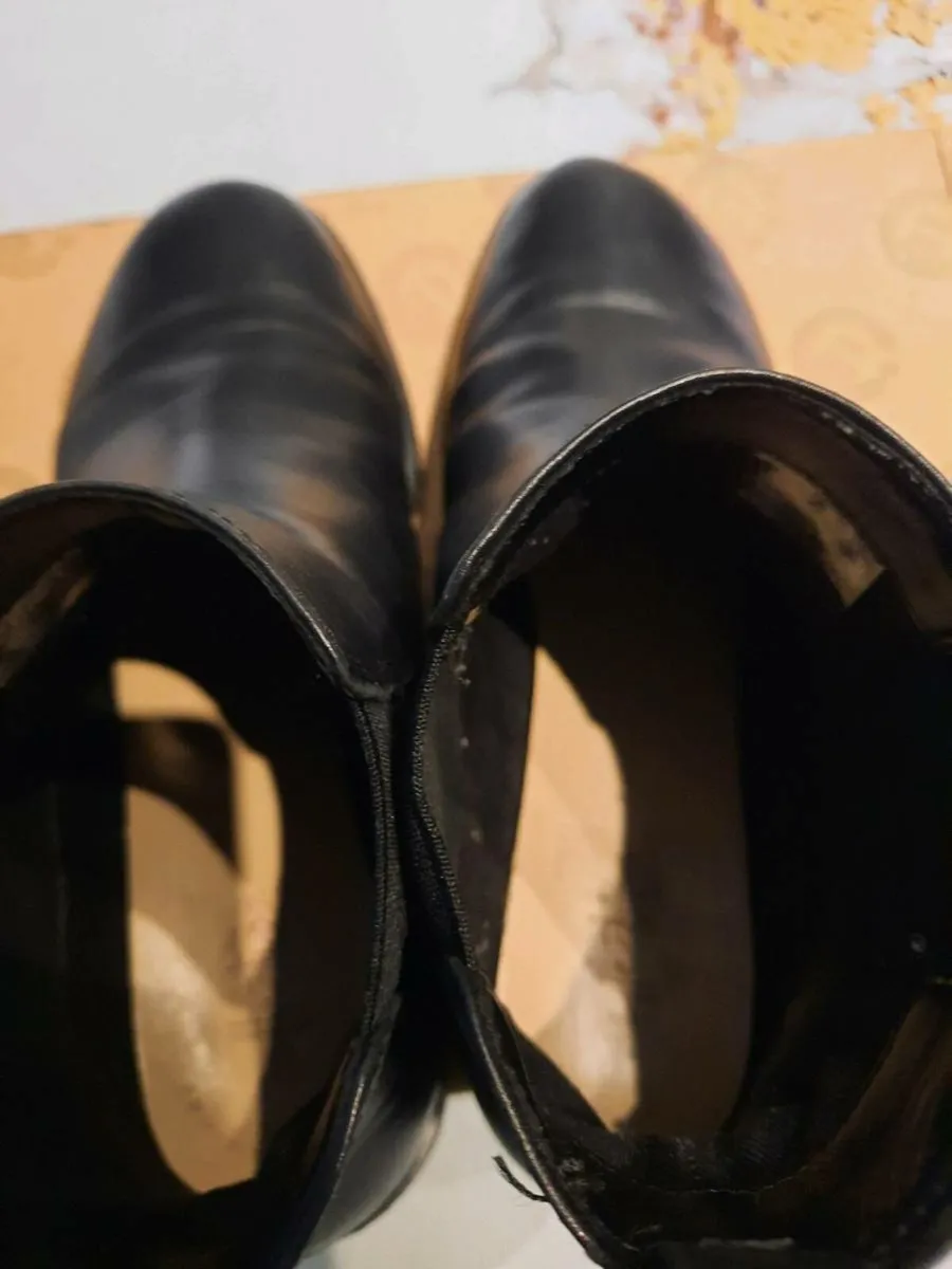 Clarks black leather  boots - Image 4