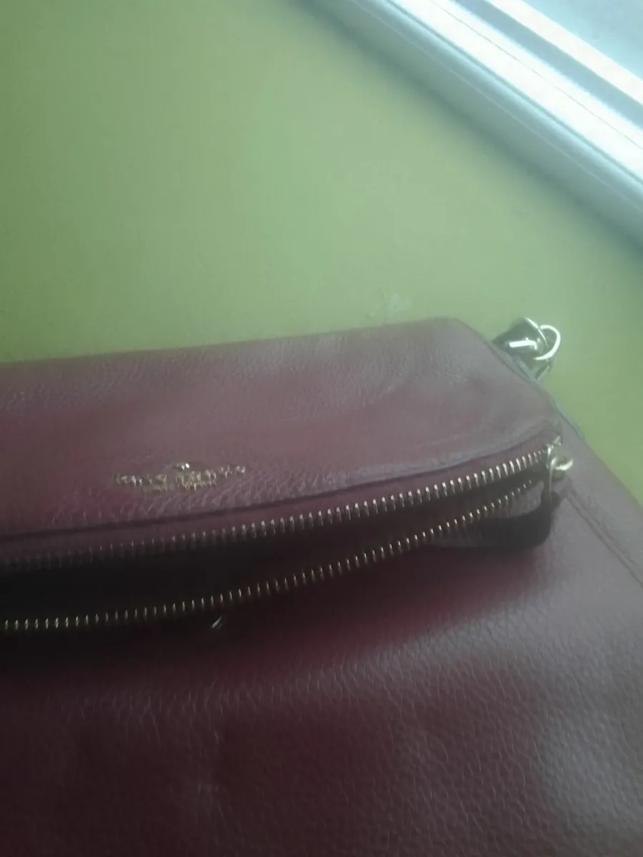 KATE SPADE BURGUNDY LEATHER CROSSBODY BAG AS NEW - Image 2