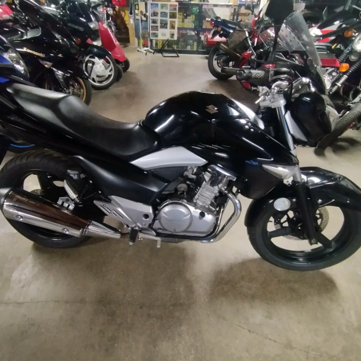 Suzuki Inazuma 250 - Image 1