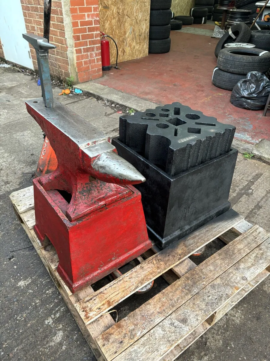 2.5 cwt Peter wright / 16” swage factory stand - Image 2