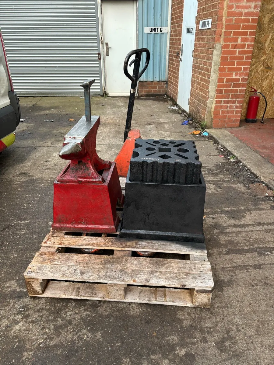 2.5 cwt Peter wright / 16” swage factory stand - Image 3