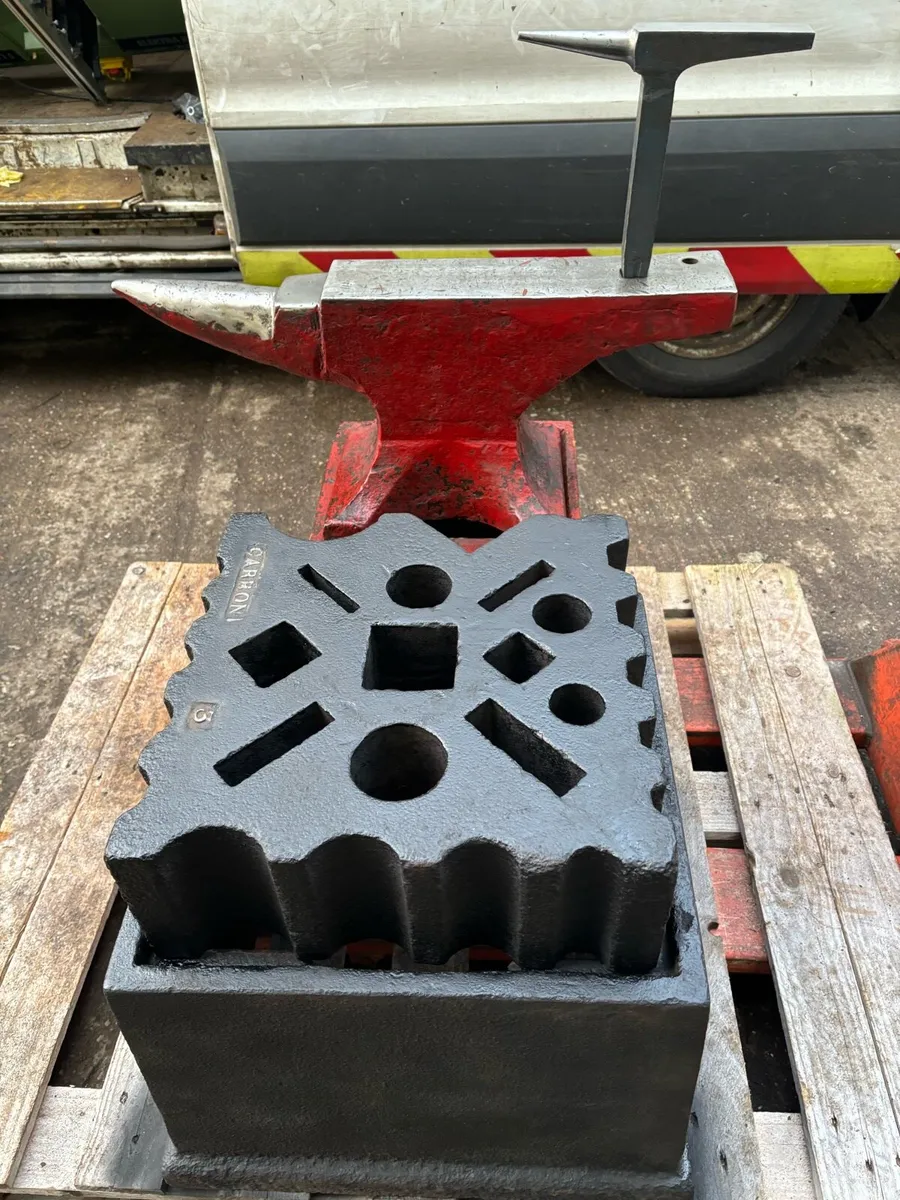 2.5 cwt Peter wright / 16” swage factory stand - Image 4