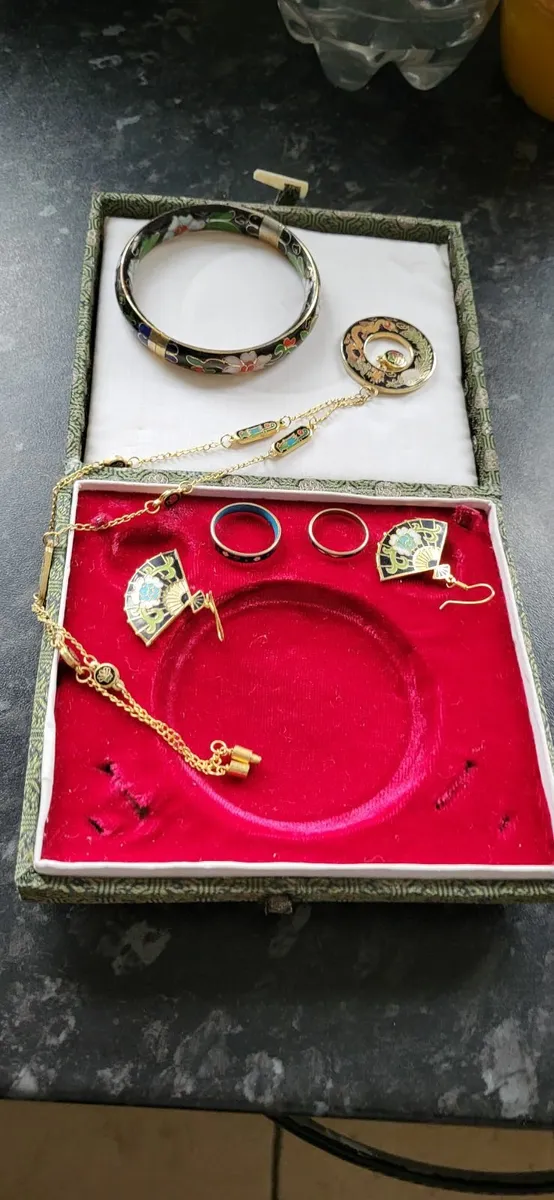 Jewellery - Image 1
