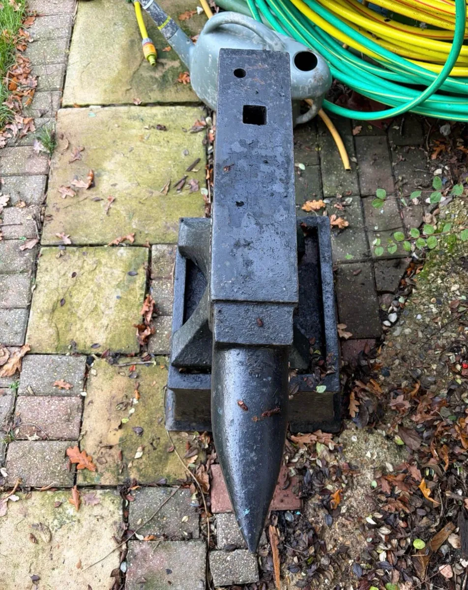 NEW old Stock 2 cwt Original  Brooks Factory stand - Image 2