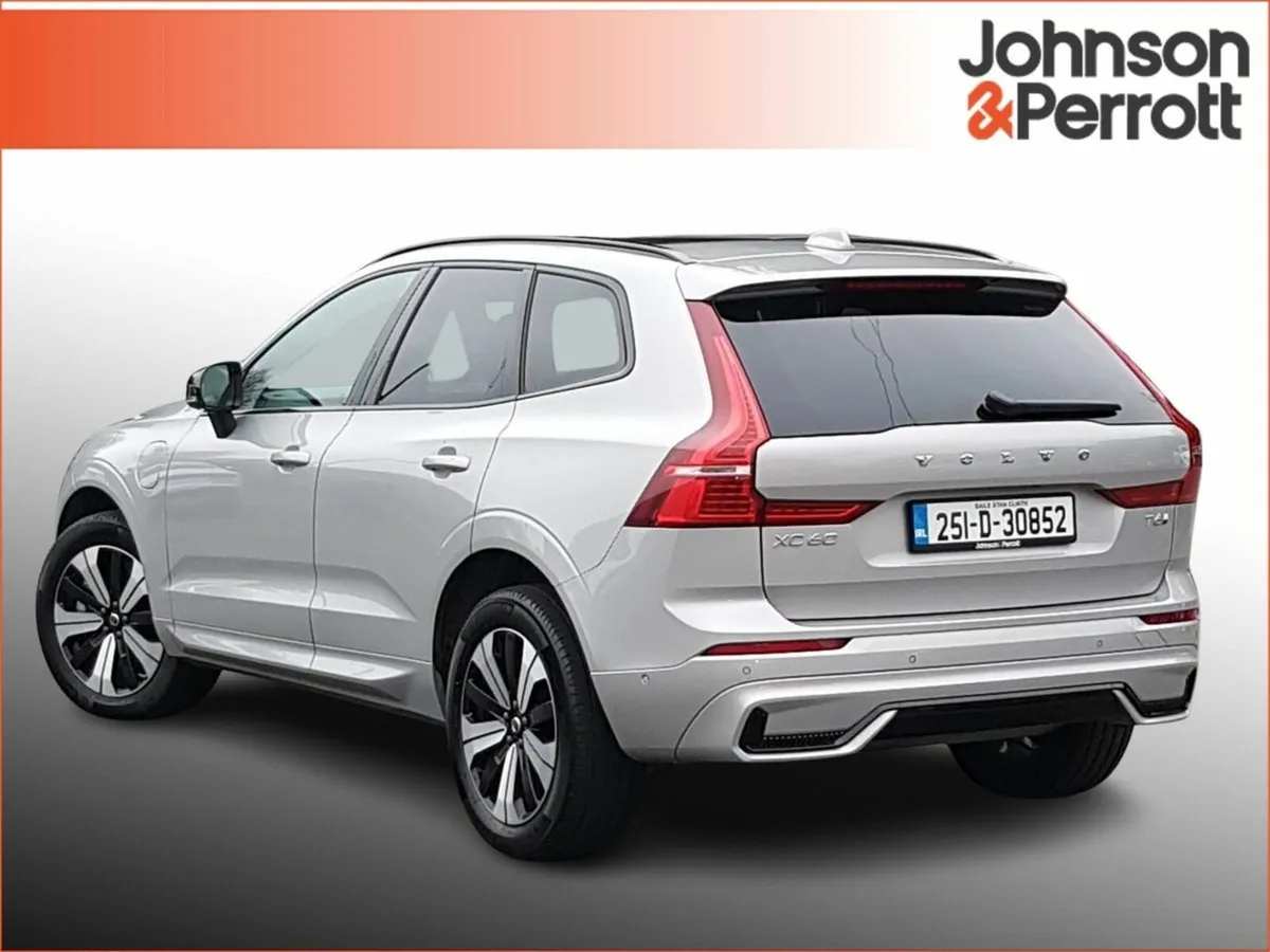 Volvo XC60 T6 AWD PHEV Plus Dark - Image 3