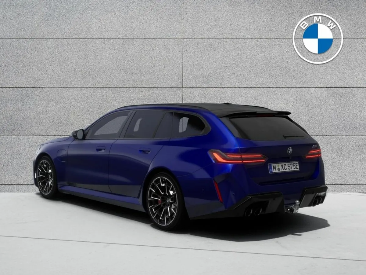 BMW M5 TOURING - Image 2