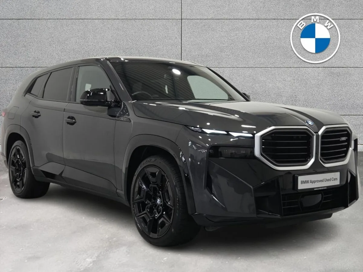 BMW XM 50e - Image 1