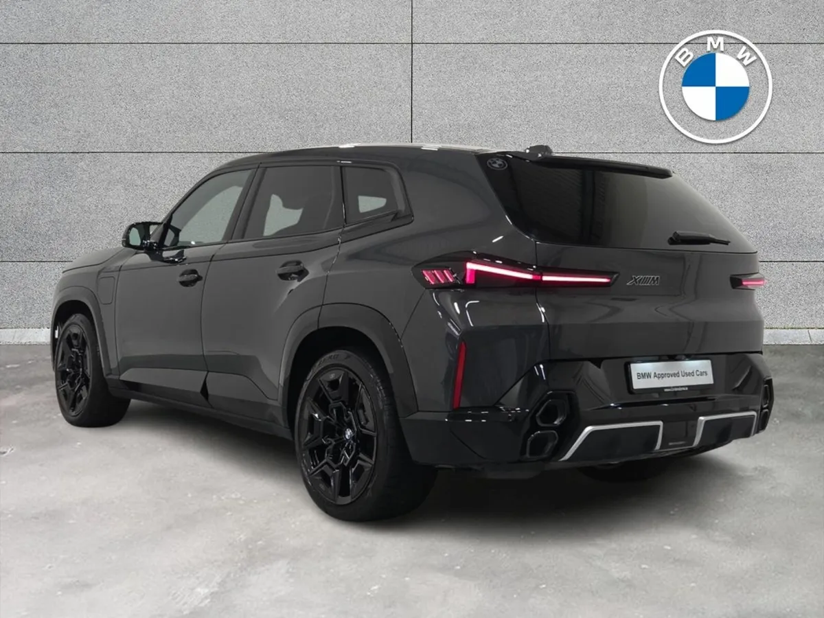 BMW XM 50e - Image 2