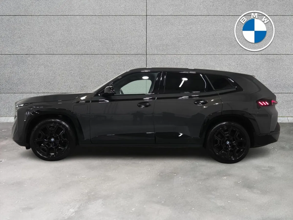 BMW XM 50e - Image 3
