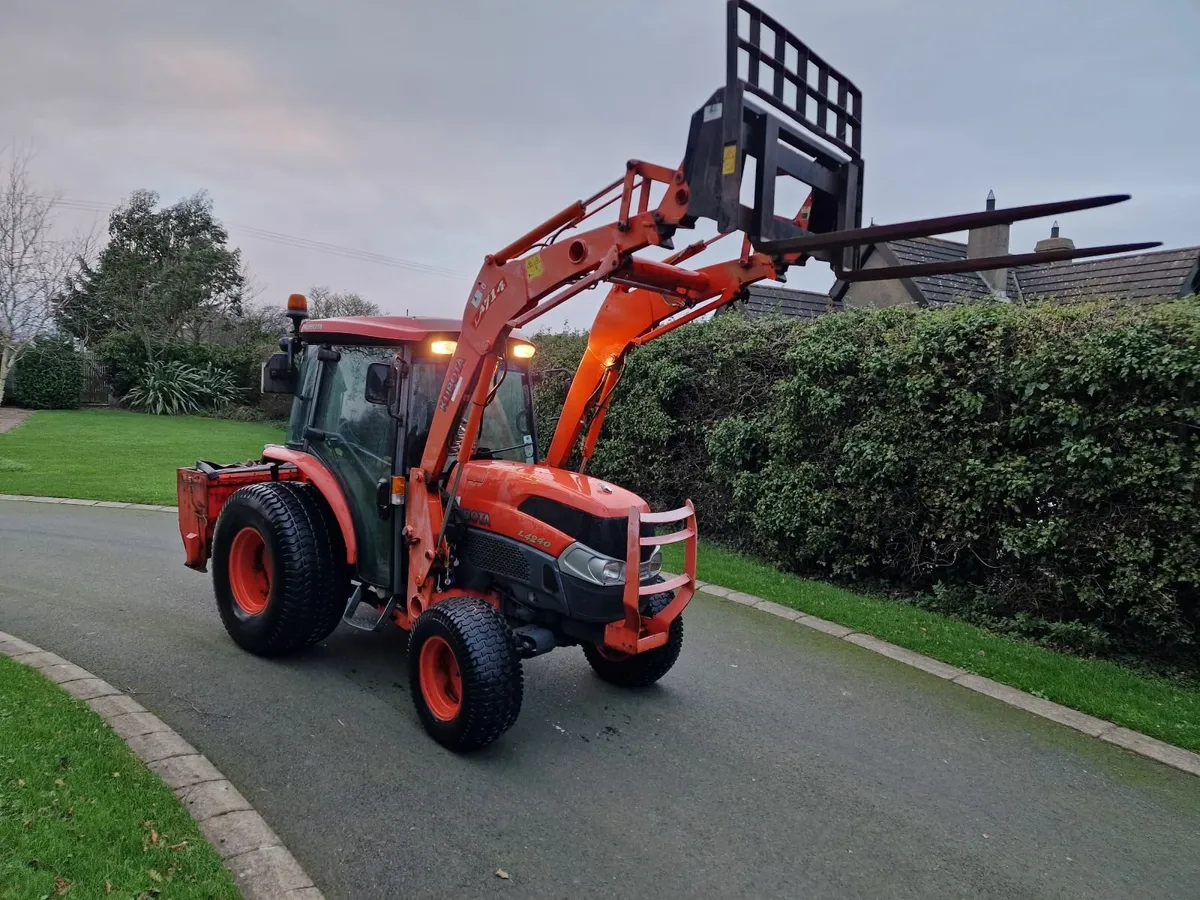Kubota 44hp Compact Tractor low 900 hours - Image 1