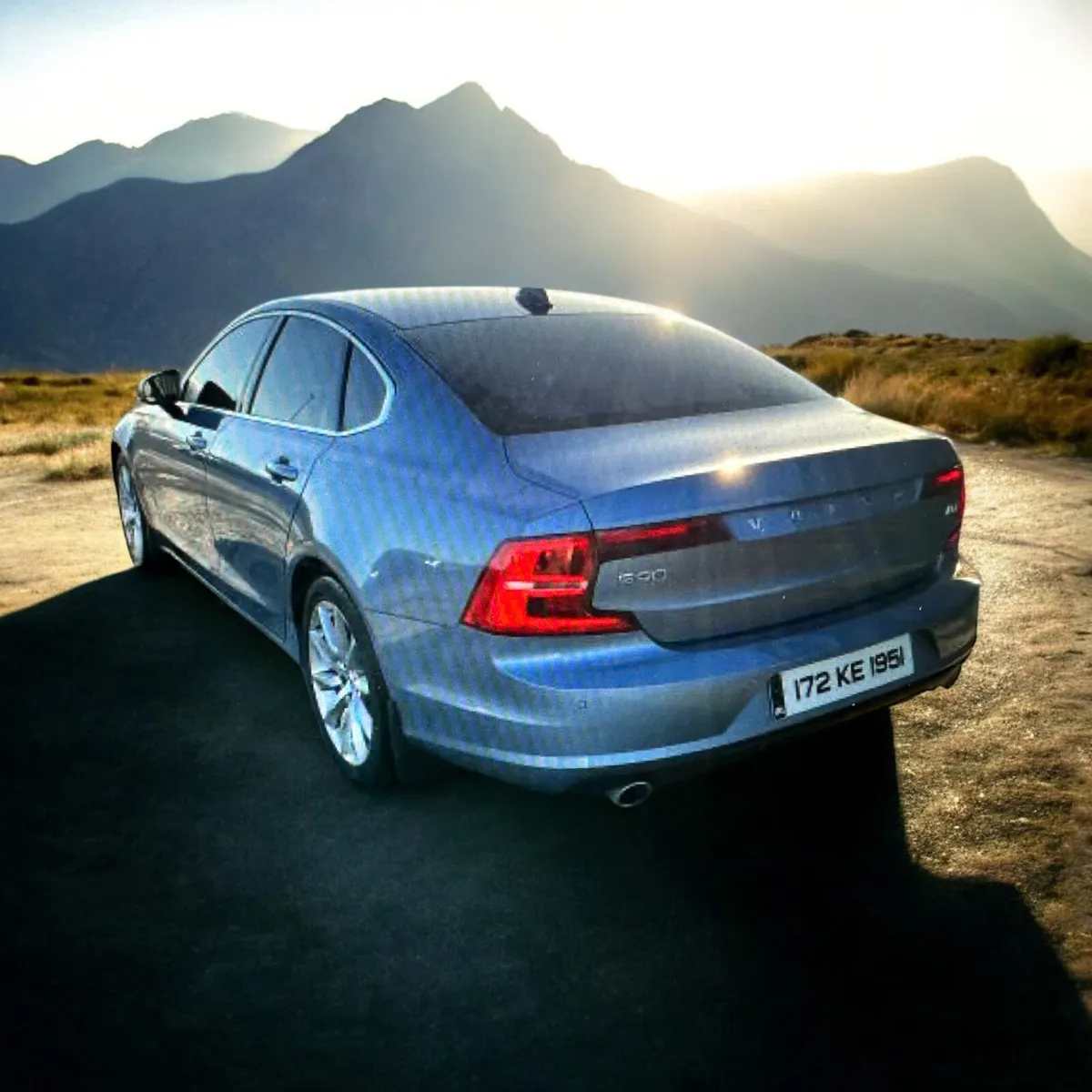 2017 Volvo S90 D4 2.0L 190hp Momentum Geartronic - Image 2