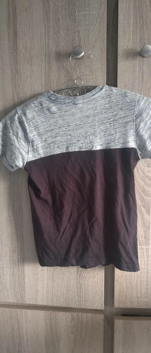 t shirt 9/10 - Image 1