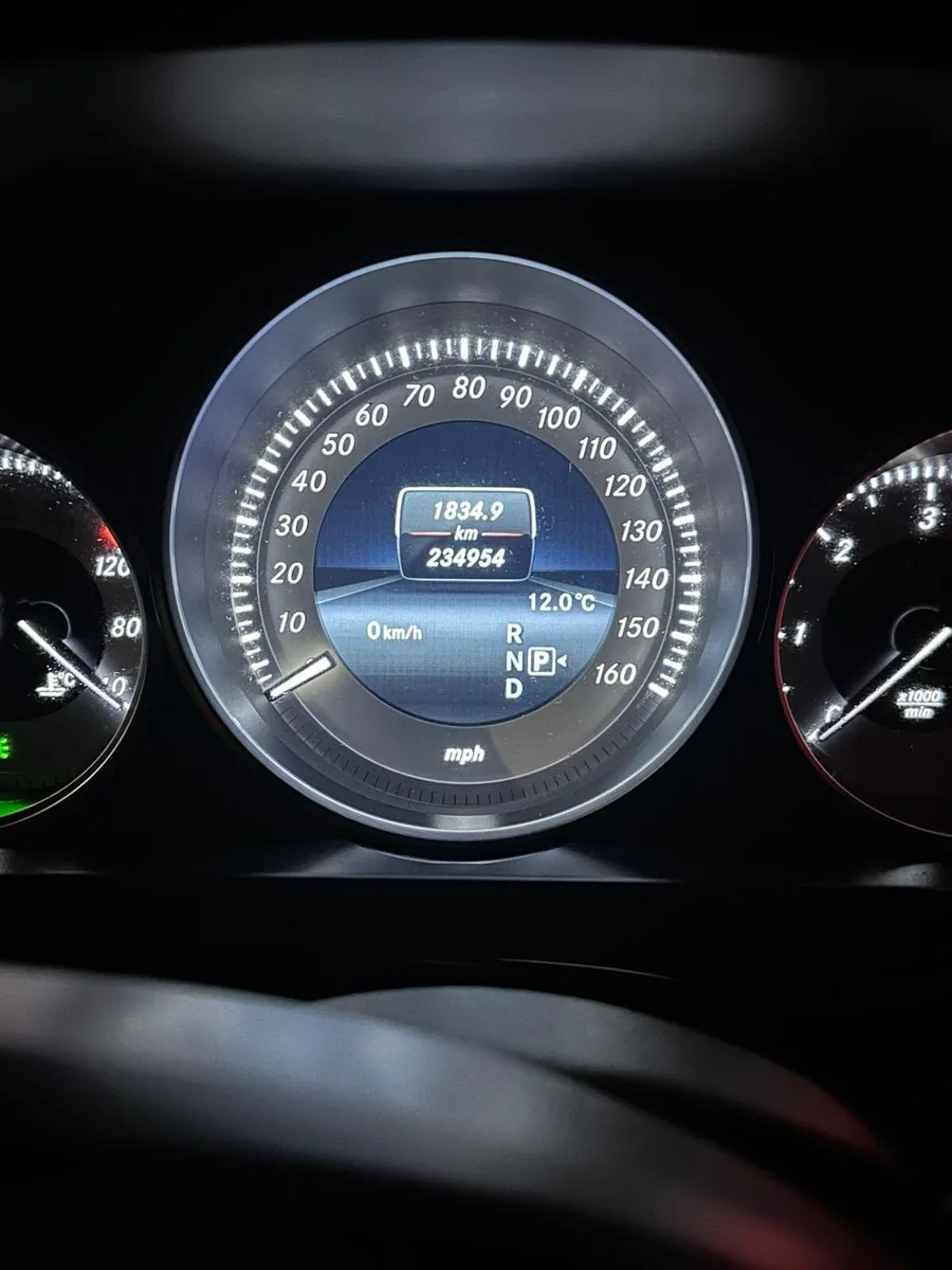 Mercedes E 220 - Image 3