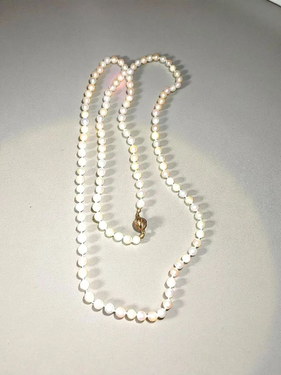 Real pearl necklace with large 14k gold clasps - Image 1