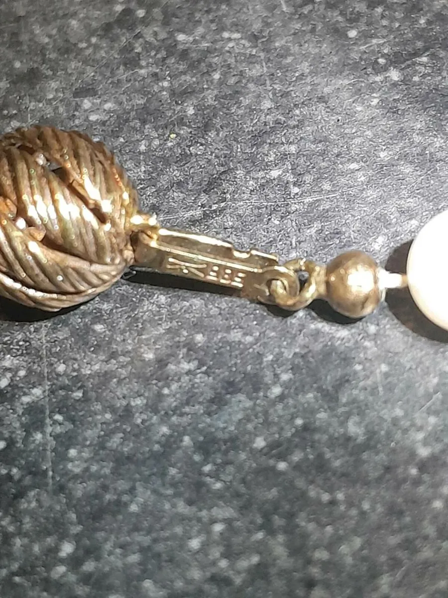 Real pearl necklace with large 14k gold clasps - Image 2