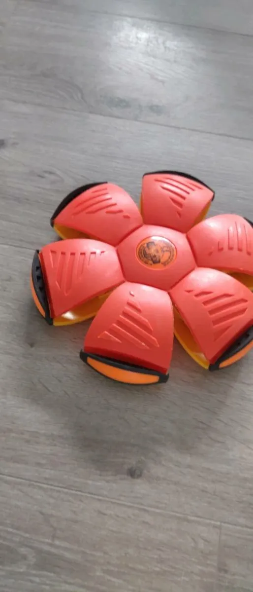 Flying ball barely used - Image 3