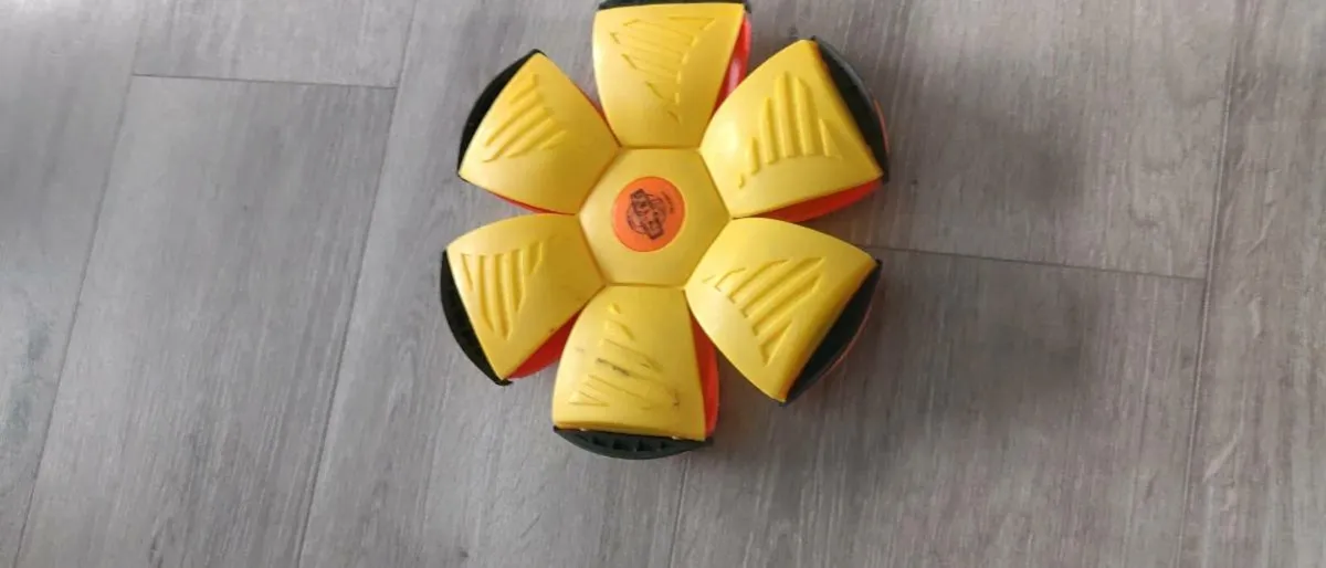 Flying ball barely used - Image 4