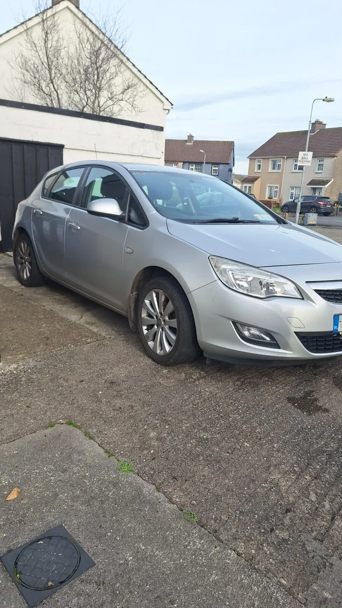 2011 opel astra - Image 1