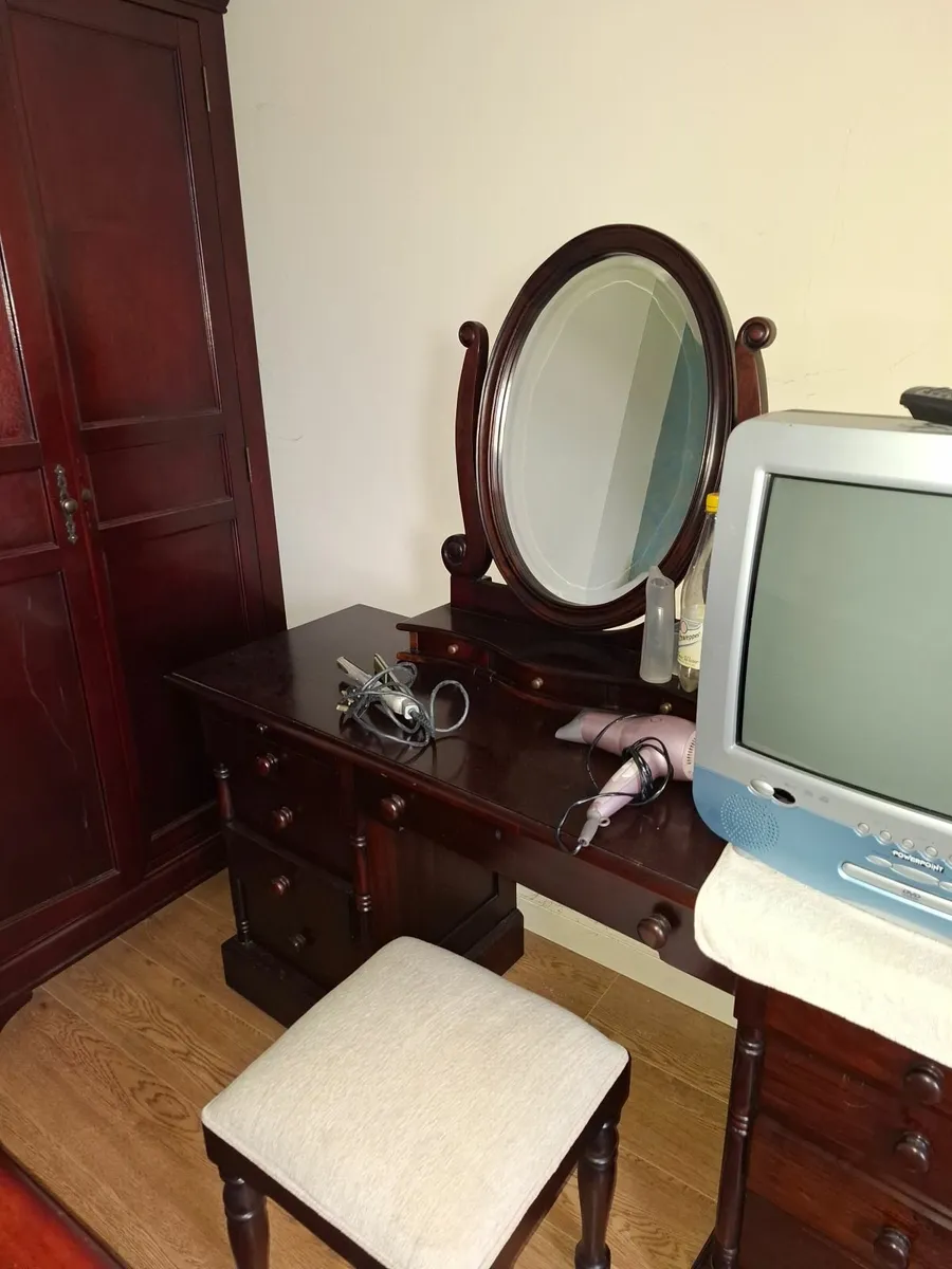 Bedroom furniture - Image 2