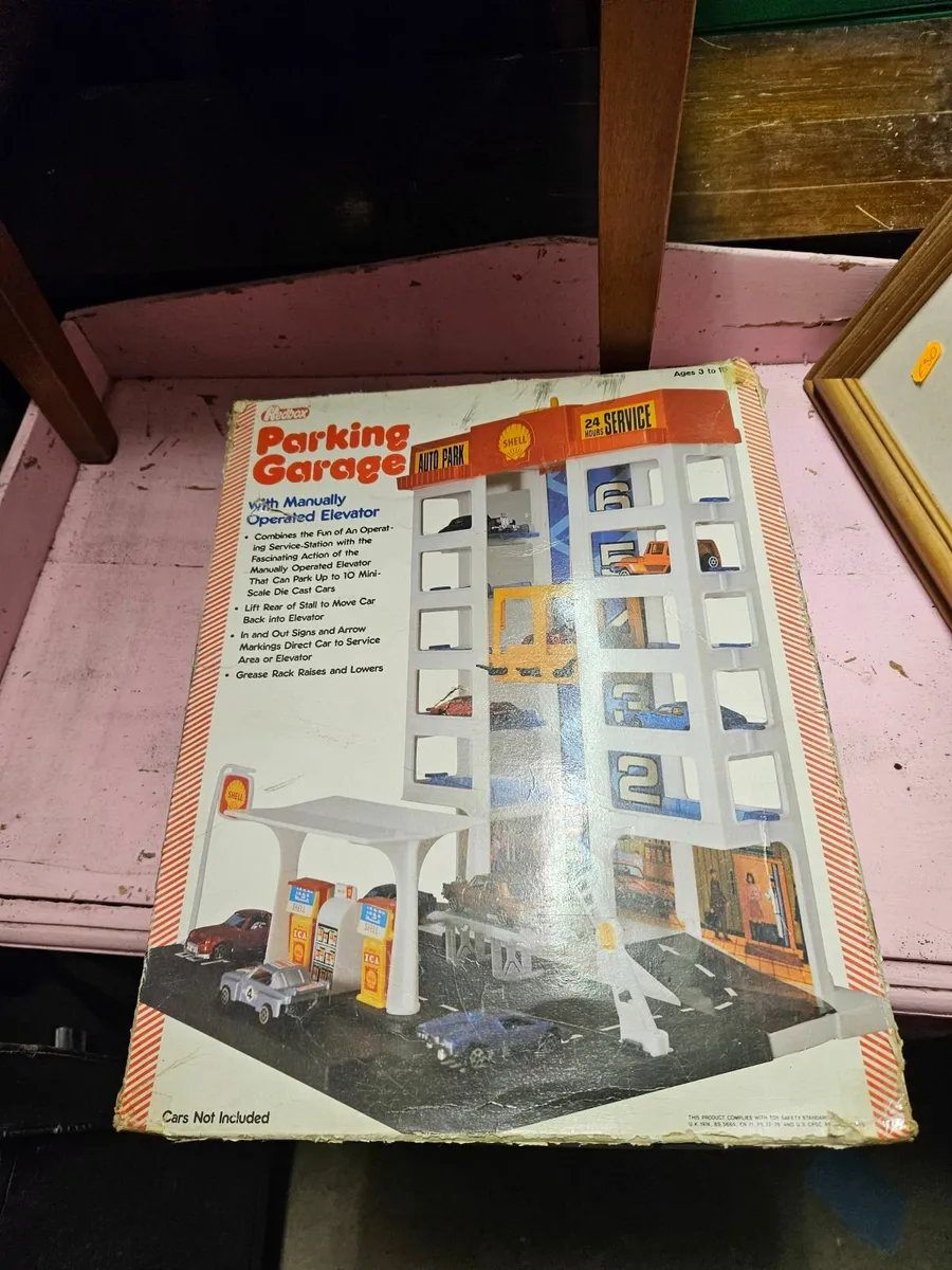 Vintage Toy Garage - Image 4