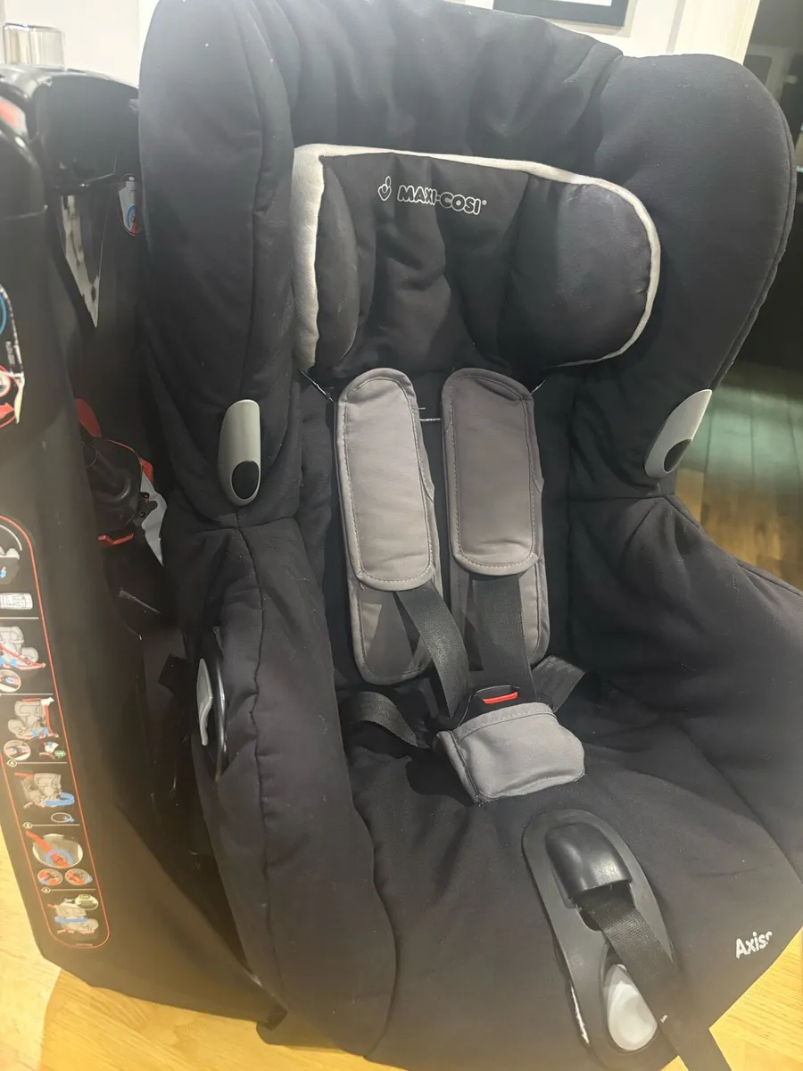 Maxi Cosy Axiss Swivel seat - Image 1